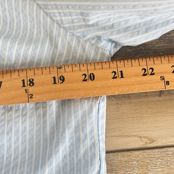 Croft & Barrow Stretch Women's Button Down Shirt L Metallic Stripes Blue Preppy - Picture 4 of 8